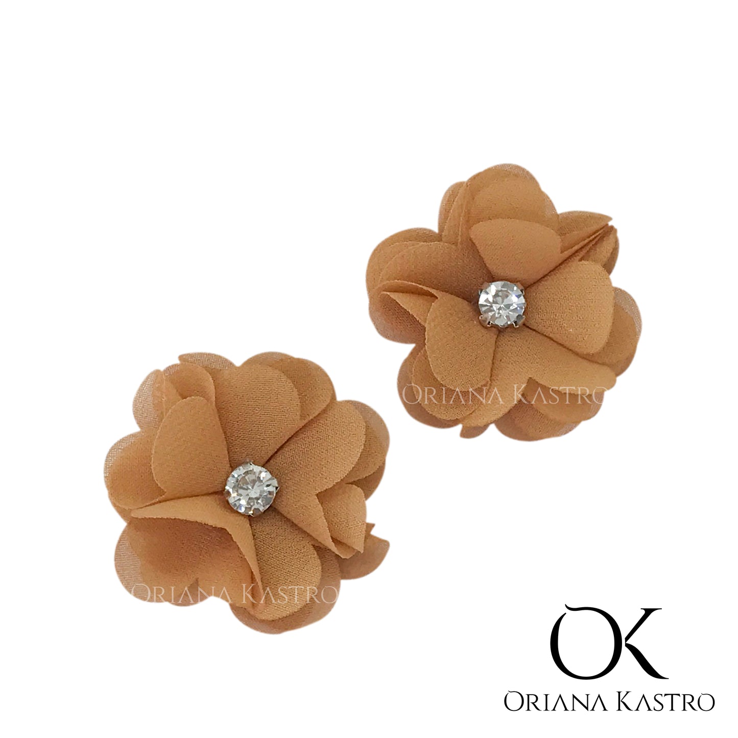 Flores de tela y gasa para aretes. Rosaura